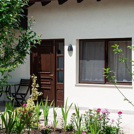 Tinamore Otopeni Exterior foto